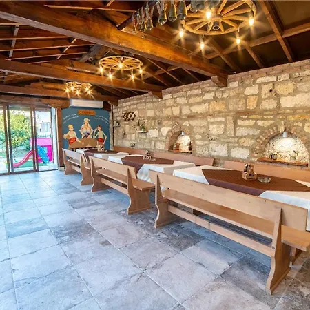 Smokinite 1 - Pool And Bbq Near The Будинок відпочинку