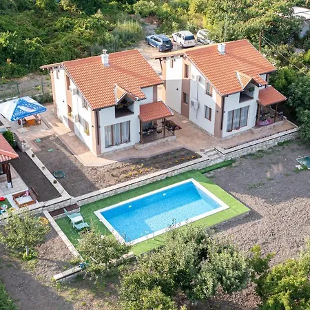 Smokinite 1 - Pool And Bbq Near The Будинок відпочинку *